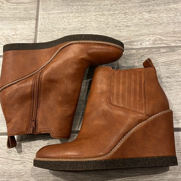 Zodiac Women’s 4” Indigo Wedge Booties size 9.5 NWT - Picture 5 of 12